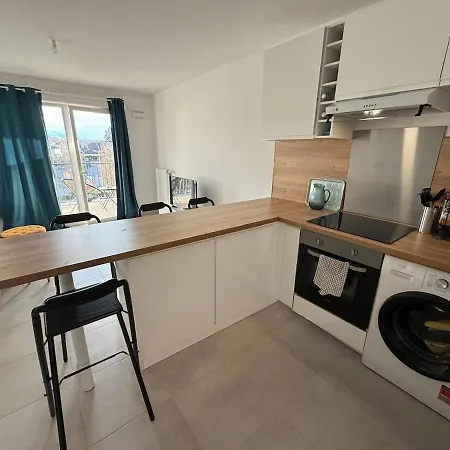 Bellevue Apartment *
